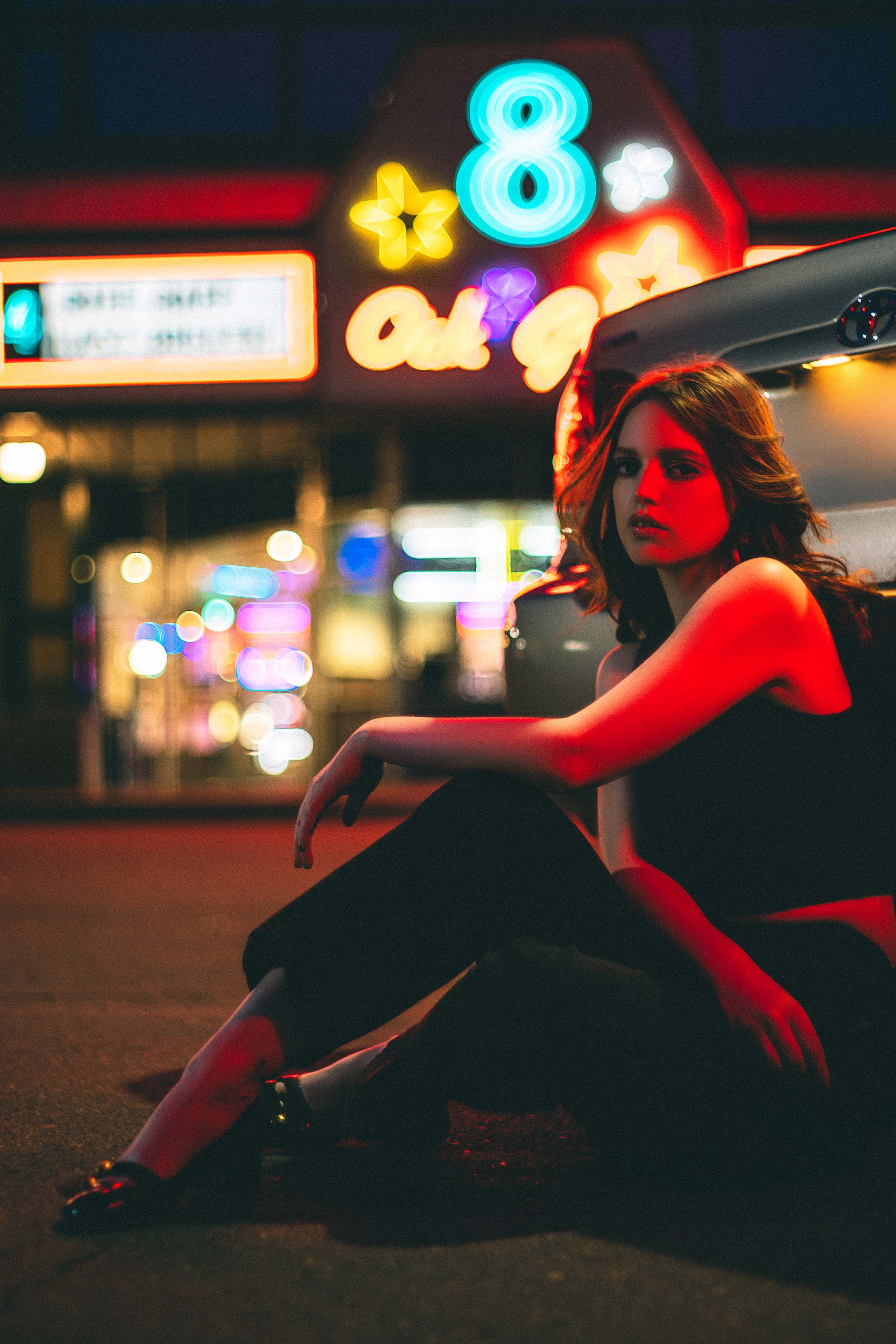Cinematic Portraits with Vintage Flair by a Movie Theater — photograph 9 of 35